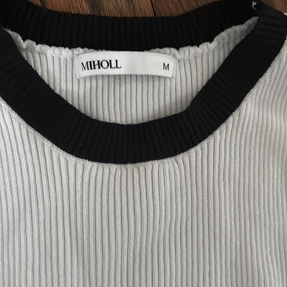 Contrast Ribbed Knit Crop Top - Picture 9 of 9